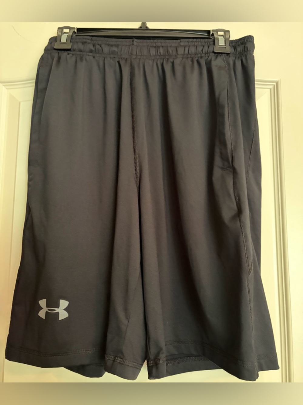 UNDER ARMOUR ATHLETIC SHORTS SIZE MEDIUM